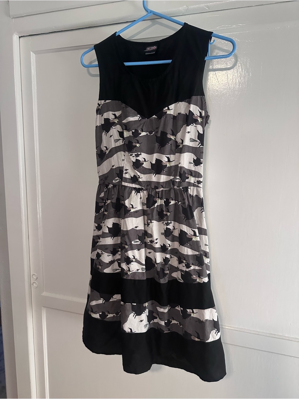 Retrolicious Black, Halloween witch print Fit-and-Flare Midi Dress small
